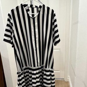 Black and white  dress with pleated  bottom very chic